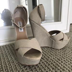 Steve Madden Taupe/Tan Wedges